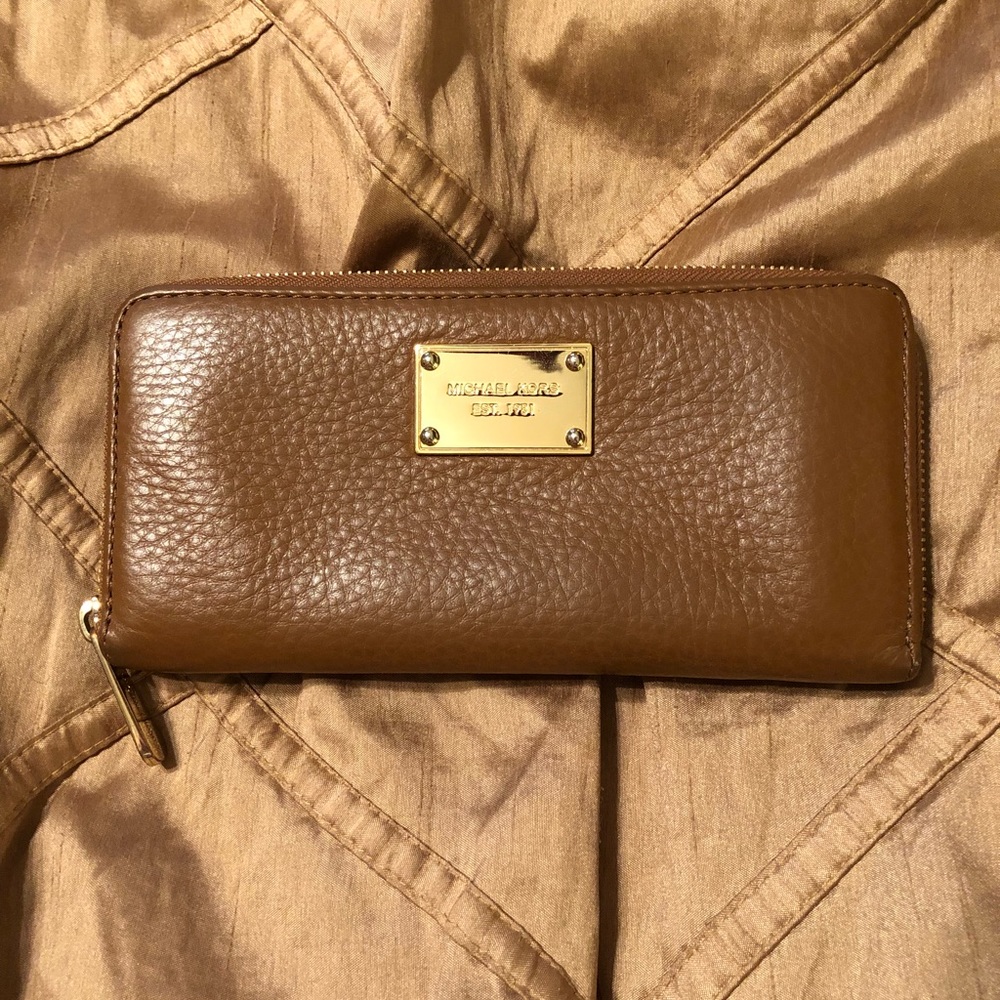 Michael Kors zippered wallet